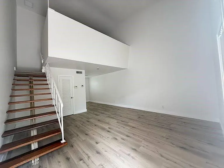 811 E Broward Blvd — Photo 6