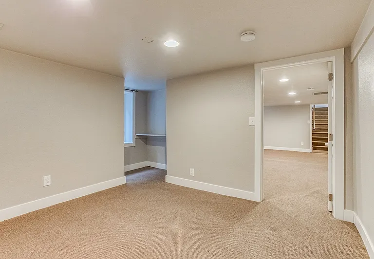 4435 N Clay St — Photo 29