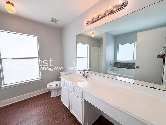 1043 Grassy View Dr — Photo 7
