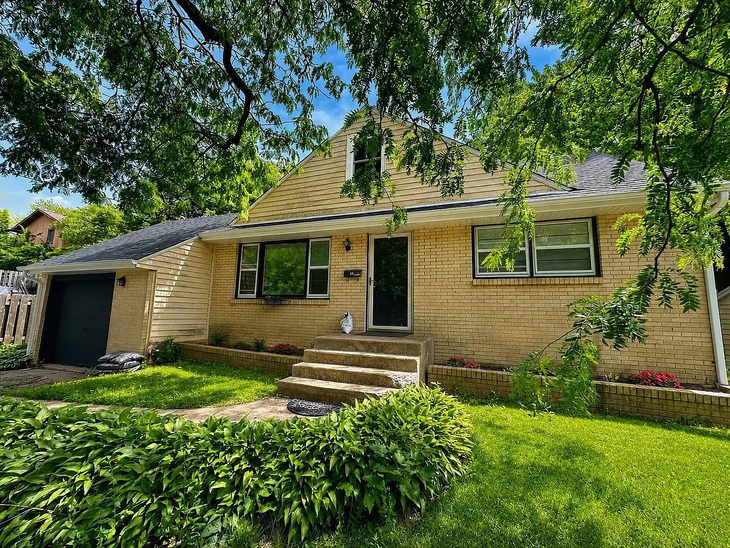 4 bed, 2091 sqft, $2,350 — Photo 1