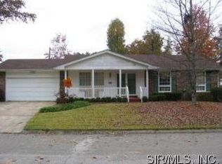 5304 Shannon Dr, Godfrey, IL 62035