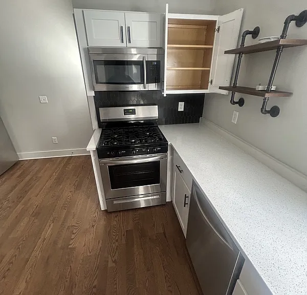141 6th St #1 — Photo 3
