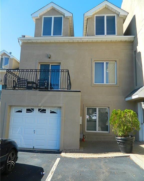 1st image of 1418 Outlook Ave Unit 2