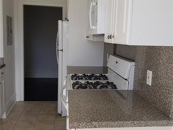 3rd image of 10 Wright Pl APT 1C