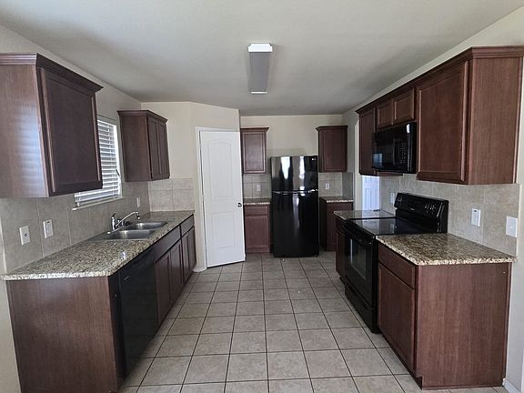 Nice Size Kitchen with granite and all appliances
