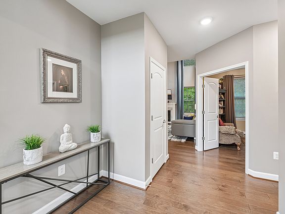 4th image of 10400 Del Ray Ct