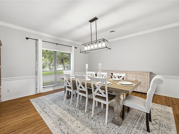 4th image of 655 40th Ave SW