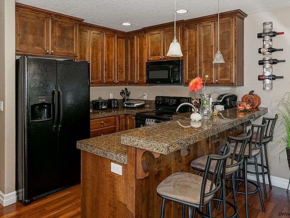 2nd image of 2511 Round Table Ct SE
