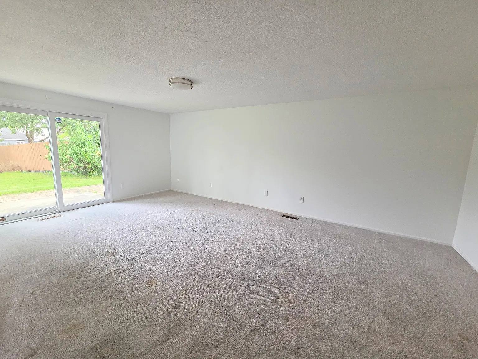 3 bed, 1074 sqft, $1,795 — Photo 2