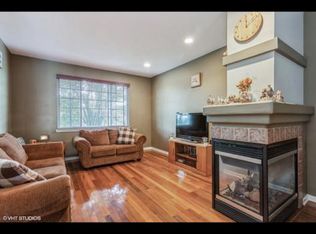 2437 Oakfield Ct, Aurora, IL 60503