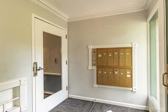 2 bed, 1170 sqft, $2,200 — Photo 2