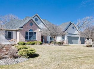 8917 Highview Ln, Woodbury, MN 55125
