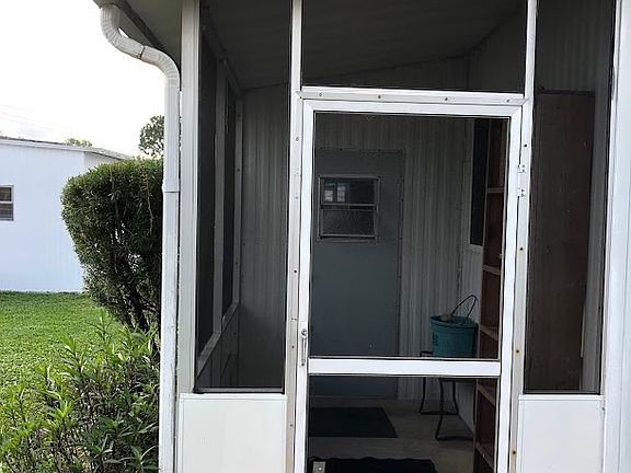 Rear screened in area