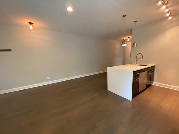 4th image of 2459 S Washtenaw Ave #1E