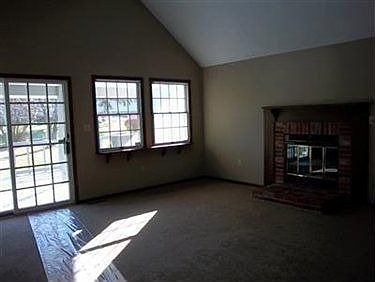 5th image of 693 N Bon Air Ave