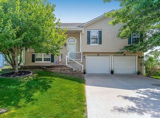 1445 SW Mission Rd, Lees Summit, MO 64081