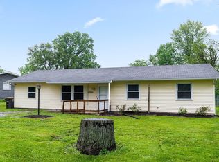 8221 Sunny Ln, Fort Wayne, IN 46835