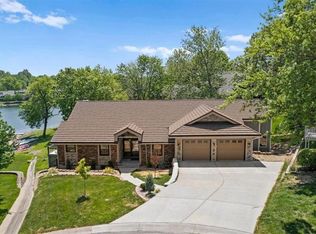 205 NW Spruce St, Lees Summit, MO 64064