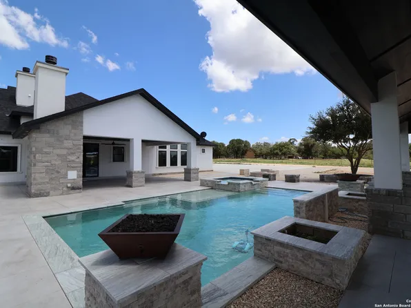 169 COUNTY ROAD 6812, Natalia, TX 78059