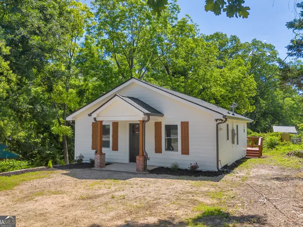 1037 S Pond St, Toccoa, GA 30577