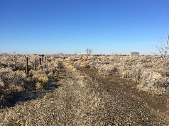 4th image of 91792 Klamath Ln