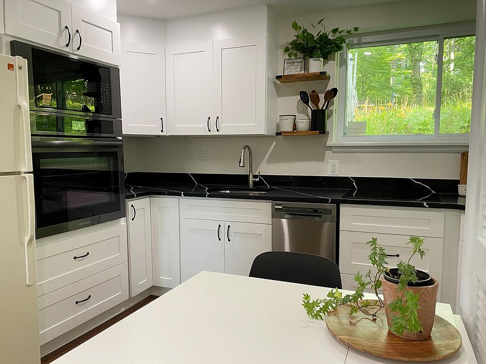 Kitchen - dining area
