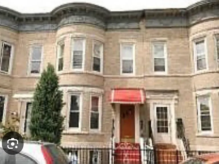 18 Raleigh Pl #2 — Photo 1