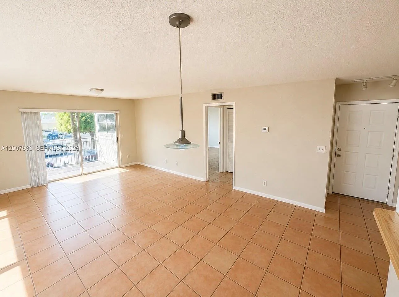 Club Quarters At Raintree — Photo 1