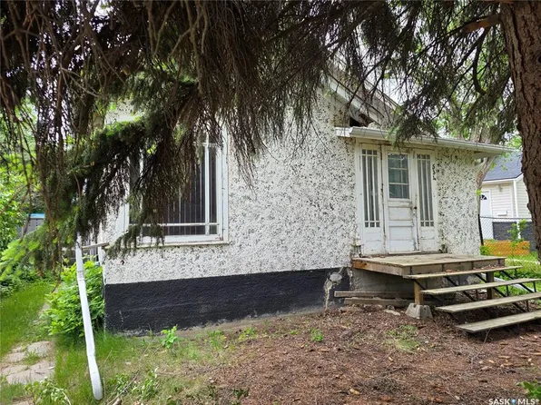 534 1st AVENUE NW, Swift Current, SK S9H 0N6