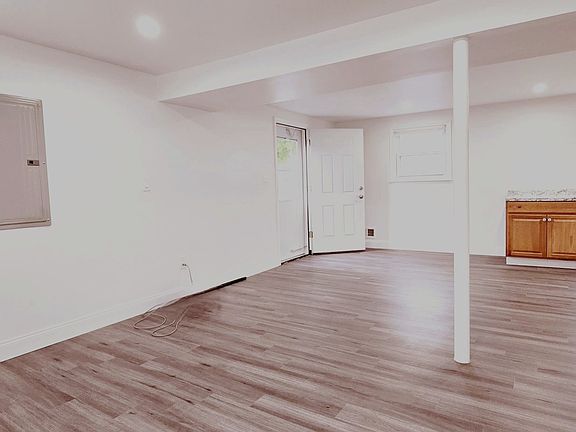 3rd image of 25 Nantucket Ln