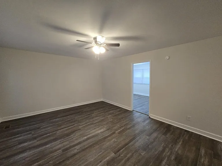 1443 Larkhall Dr — Photo 4