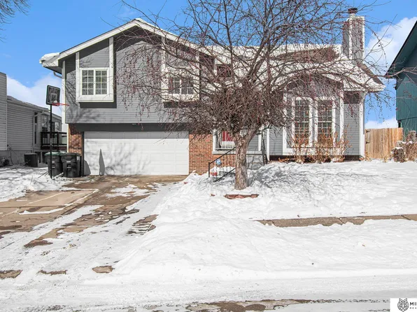 8212 Vernon Ave, Omaha, NE 68134