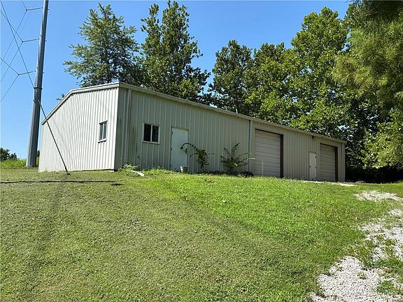 3rd image of 655 SE Brizendine Rd