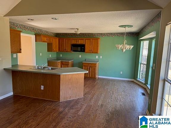 4th image of 610 Melinda Ln