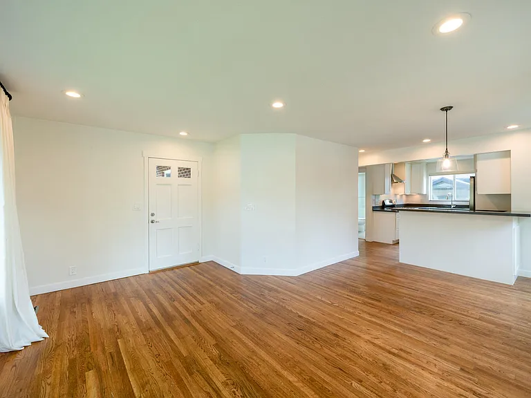 2880 S 1400 E — Photo 7