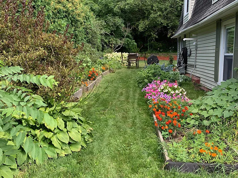 327 Malletts Bay Ave #A — Photo 5