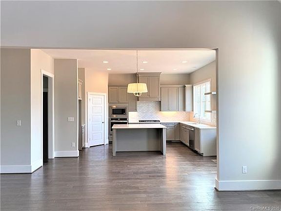 4th image of 100 Cherry Crossing Ln