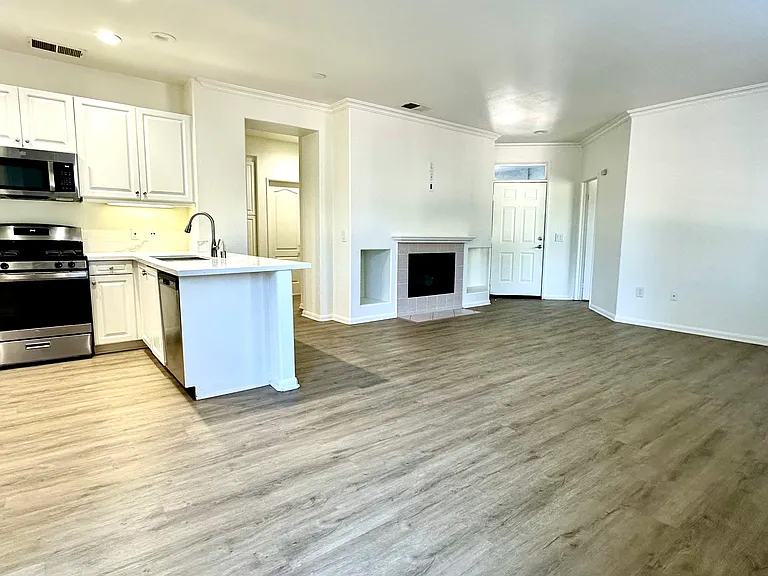 Creek View Condominiums — Photo 78