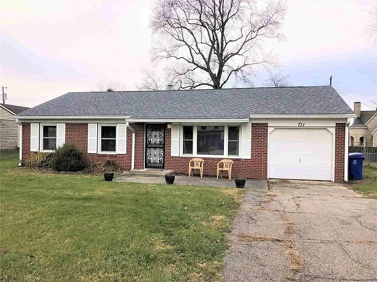 711 S Dixon Rd — Photo 1