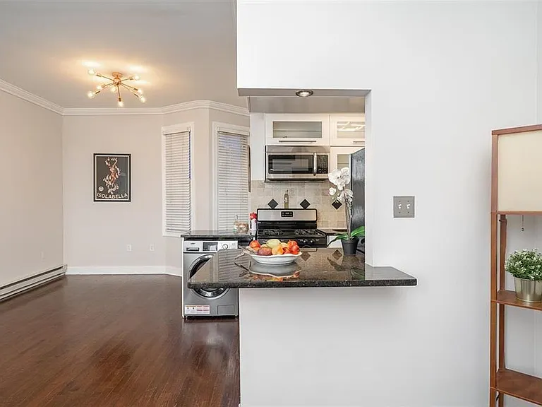 372 Communipaw Ave #4L — Photo 5