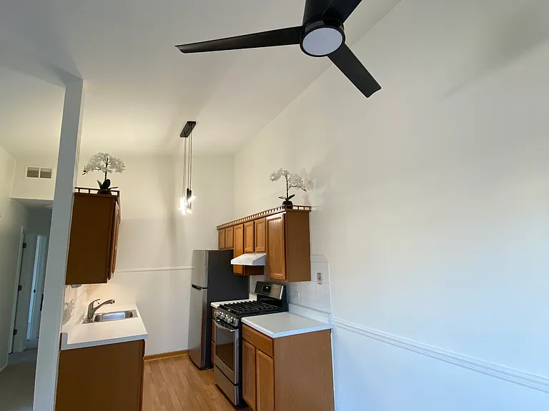 914 Van Buren Ct — Photo 15