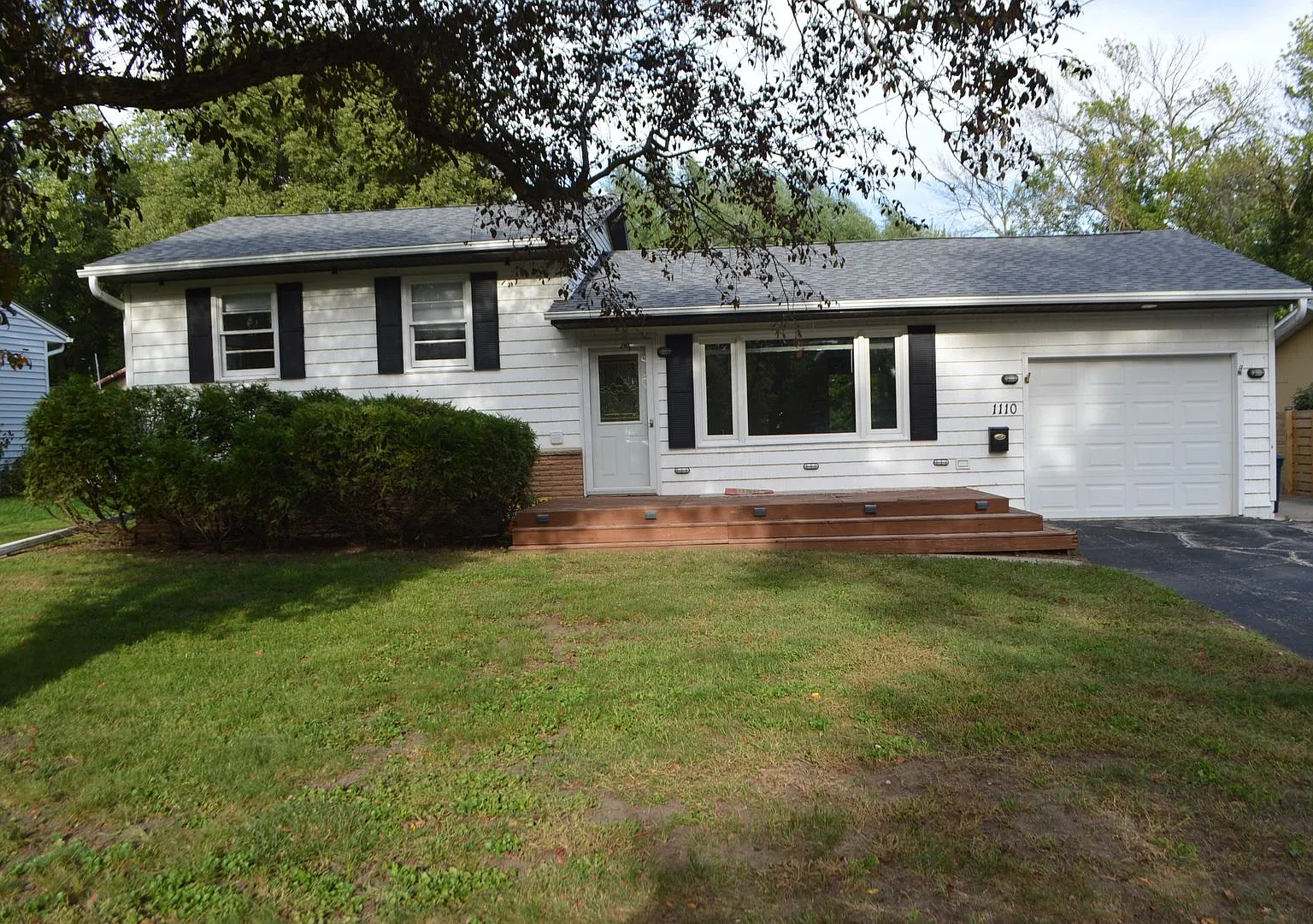 For Rent: 3 Bedroom House With 1 Car Garage — Photo 1