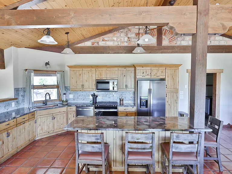25933 Potrero Valley Rd — Photo 33