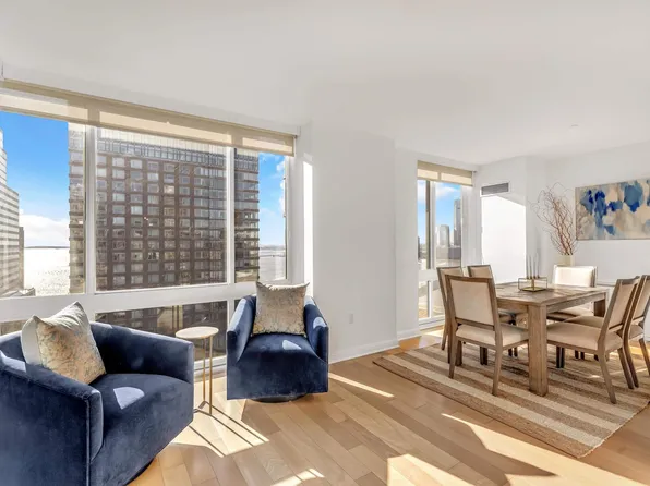 211 North End Avenue image 2 of 22