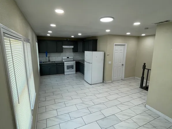 1015 Collins Ave #B, Fresno, CA 93706