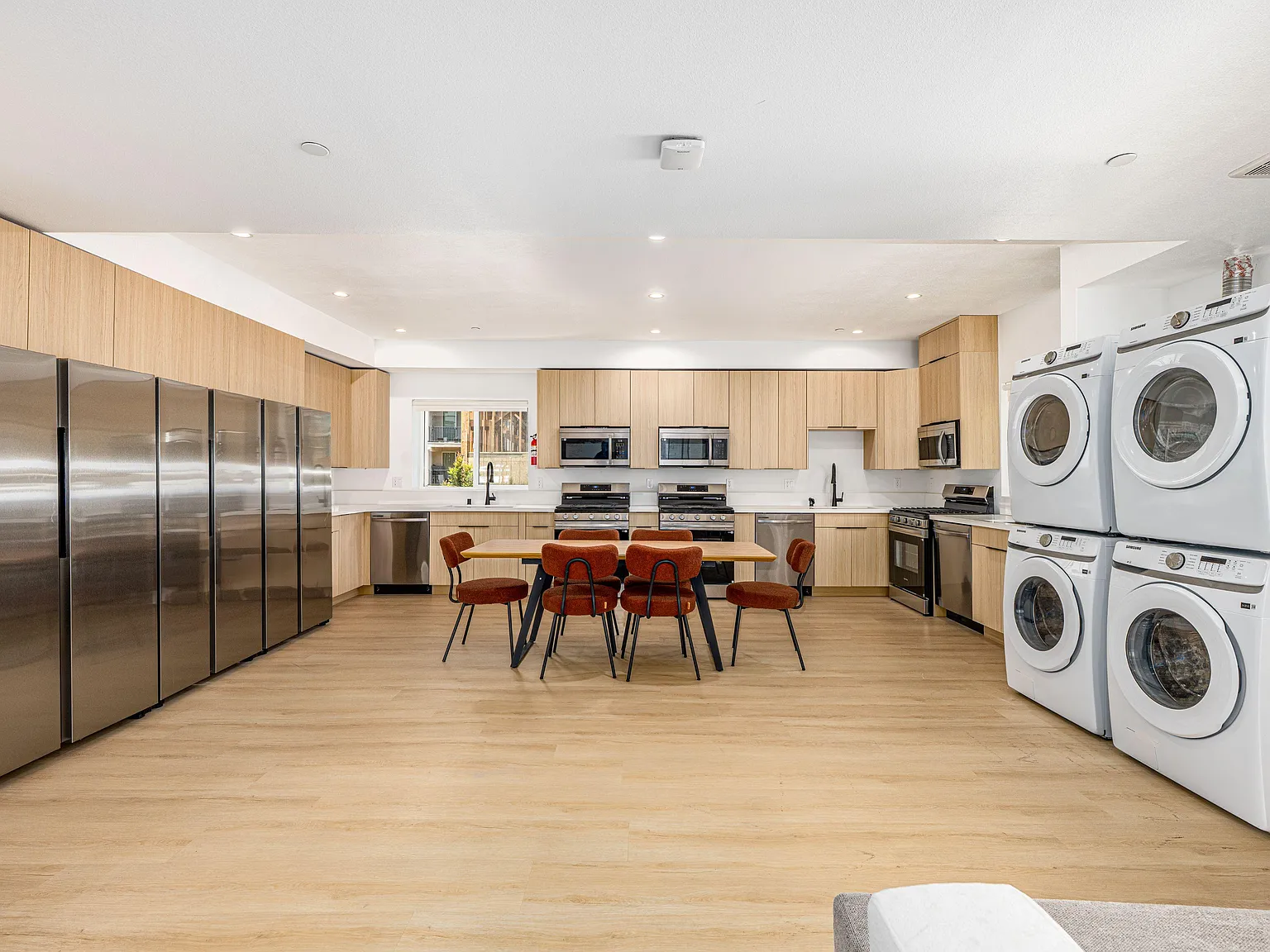 4 bed, 10.0 bath, 2500 sqft, $1,776 — Photo 3