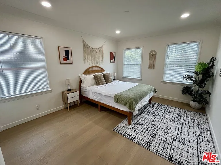 1825 Stearns Dr — Photo 16