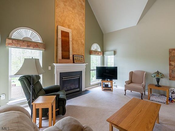 5th image of 102 Quince Ct