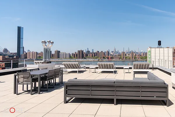 Rented by CORE | media 7