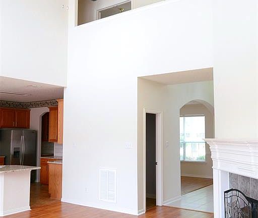 3rd image of 3528 Thorp Springs Dr